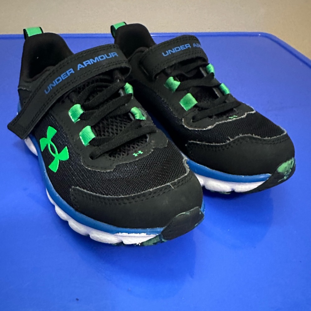 Boys Size 13 Under Armour Sneakers Great Shape